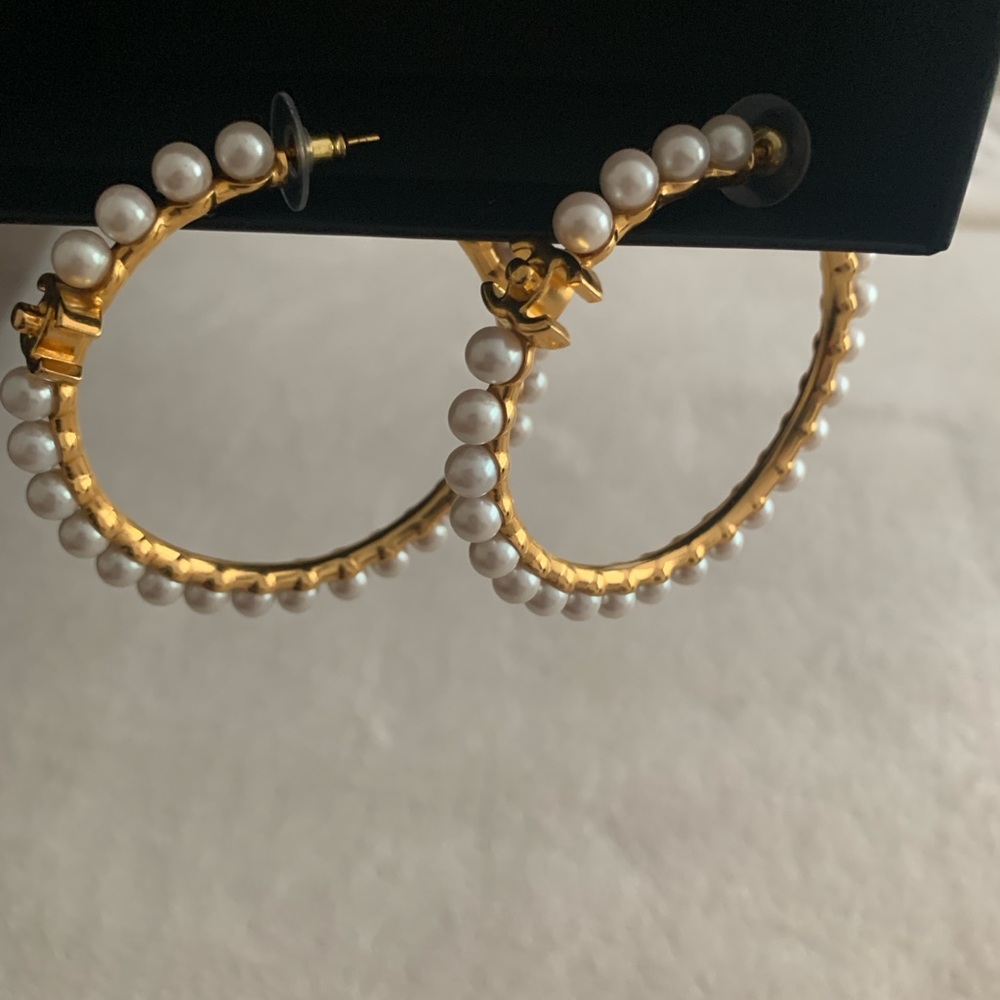 Chanel pearl hoops. - Picture 8 of 9
